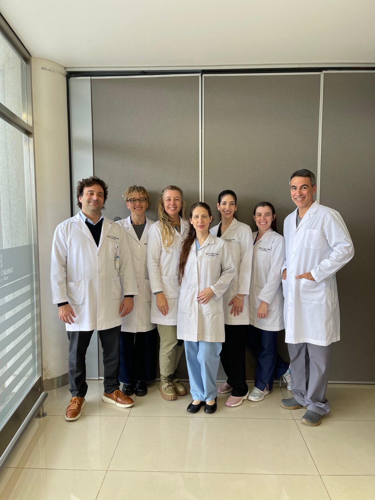 Equipo de médicos a cargo del injerto de folículo piloso