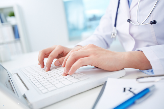 Potenciando la autogestión de Enfermedades Crónicas: alfabetización en salud digital y recursos educativos en línea