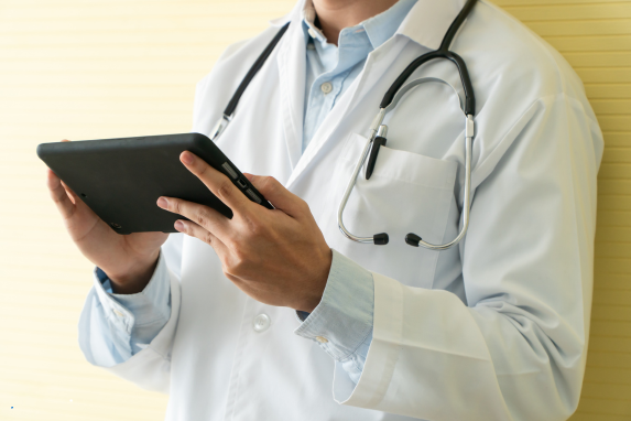 Potenciando la autogestión de Enfermedades Crónicas: alfabetización en salud digital y recursos educativos en línea